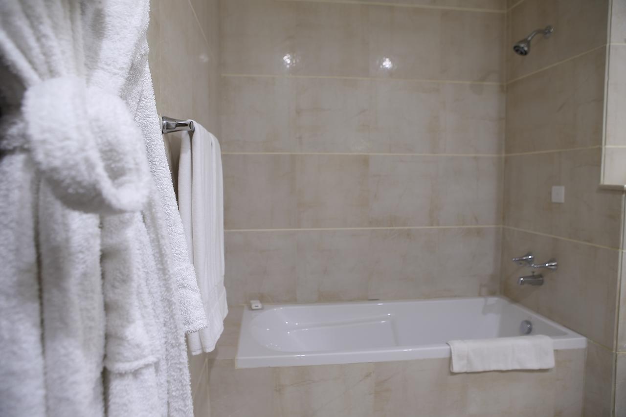 Defence Raya Golf & Country Club Hotel Лахор Екстериор снимка